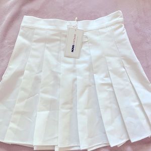 Pleated cream fashion nova vintage skirt